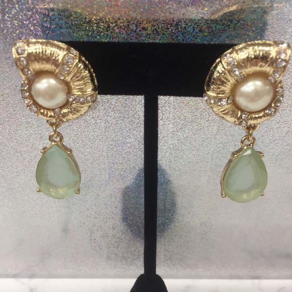 Dainty Gold Statement Jewelry Set - Picture 5 of 8